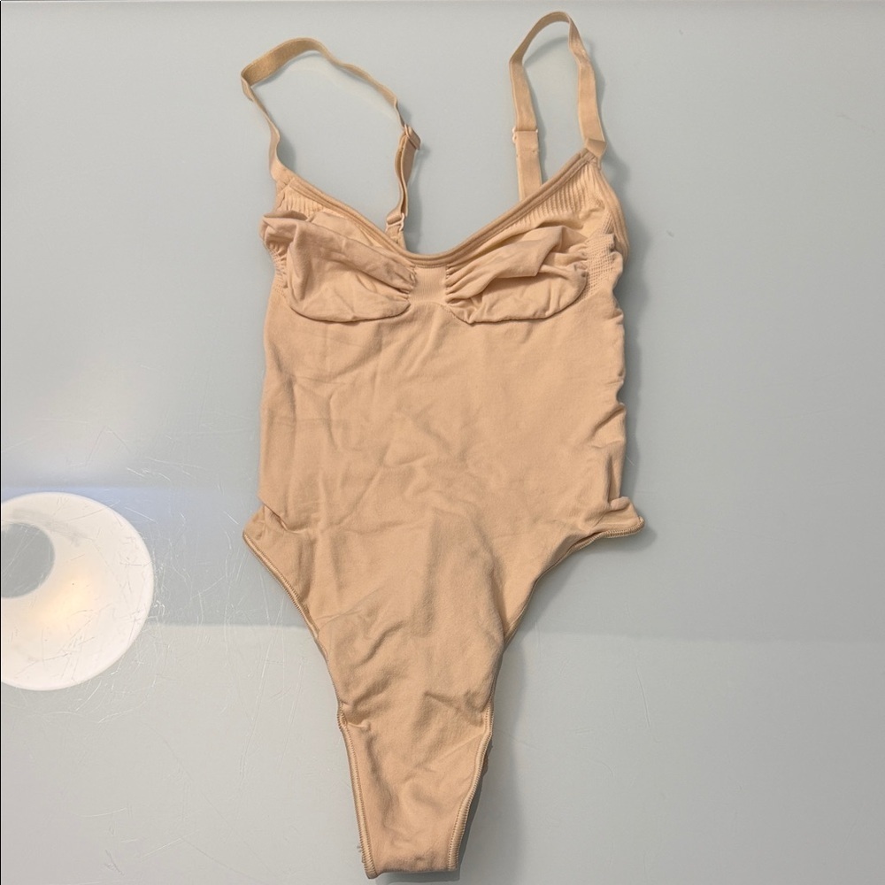 NWOT SKIMS Sculpting Thong Bodysuit